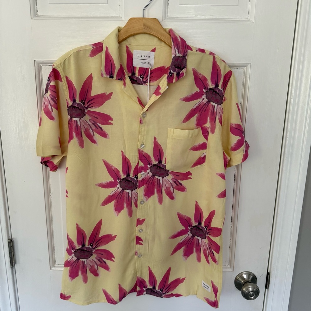 NWT Duvin Design Co. - Men’s Sz S Yellow & Pink Hawaiian-style Button Down Shirt